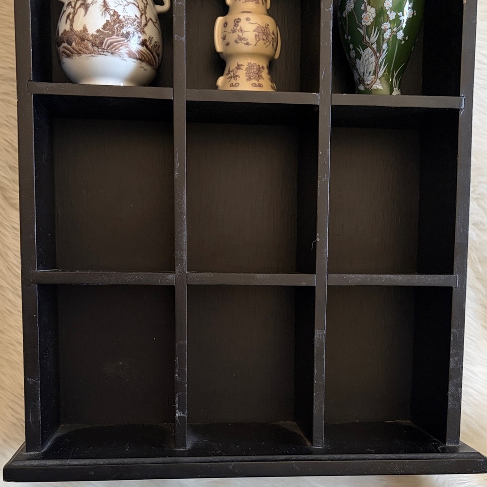 Franklin Mint Black Display Shelf w/ 3 Vases - Picture 7 of 9